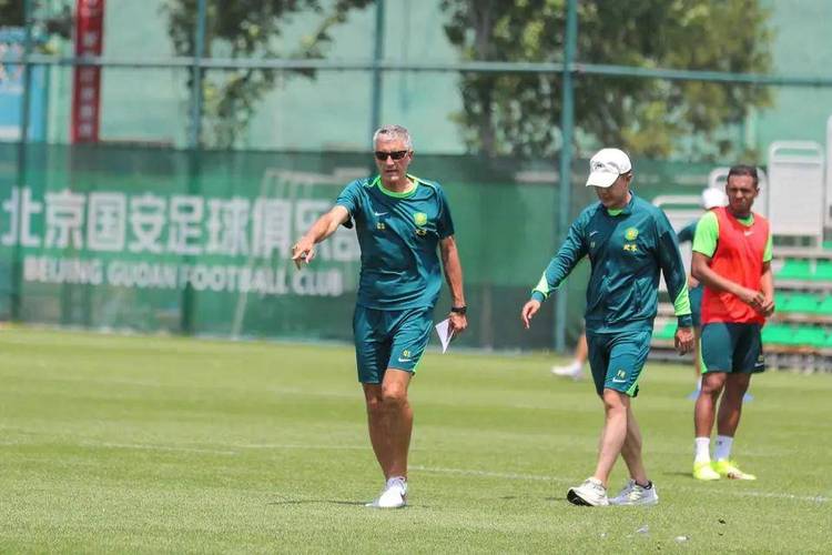 记者：塞蒂恩将球队带得如此涣散 国安不换帅就是不作为