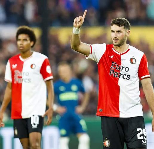 邮报：维拉和费耶诺德球迷赛前斗殴，五名鹿特丹当地人被捕