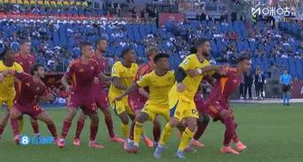 单次点球失点帽子戏法！多夫比克2次主罚被扑重罚 换苏莱罚仍被扑