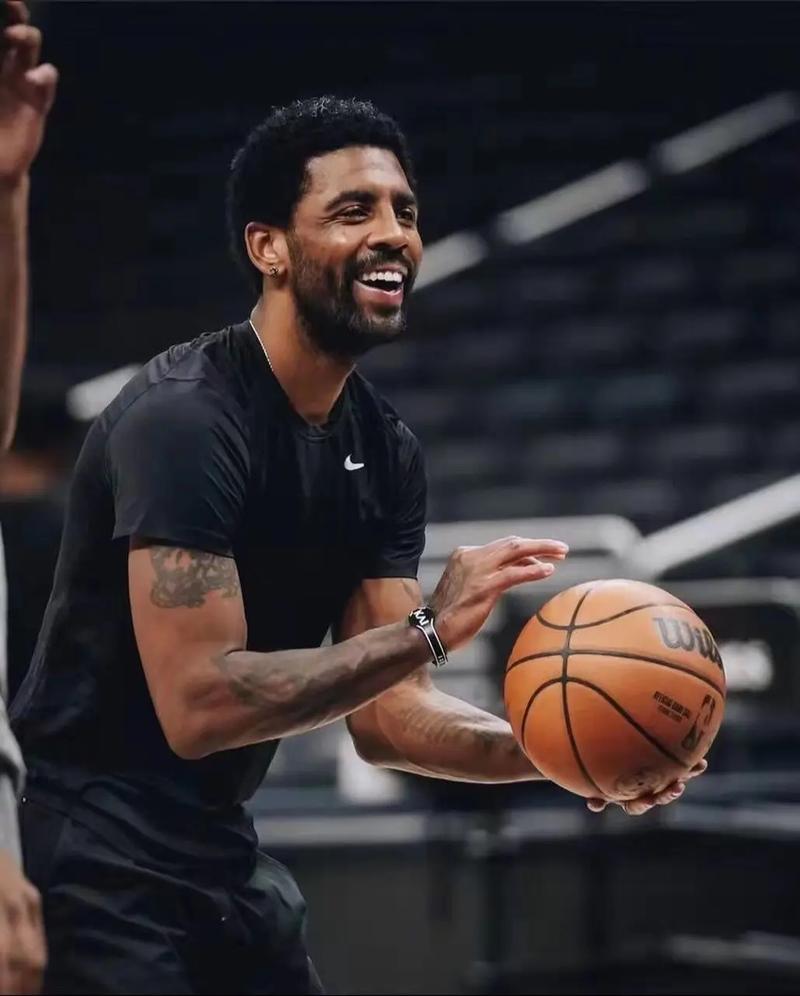 浓眉：弗拉格作为状元不用像我和欧文那样有压力 我们会帮他的