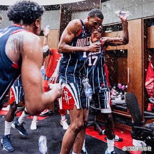 找找手感！76人探花秀埃奇库姆13中4&三分6中1拿到14分6板3助