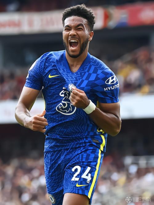 里斯-詹姆斯社媒晒照:蓝桥在昨日的比赛山呼海啸,气氛太棒啦!