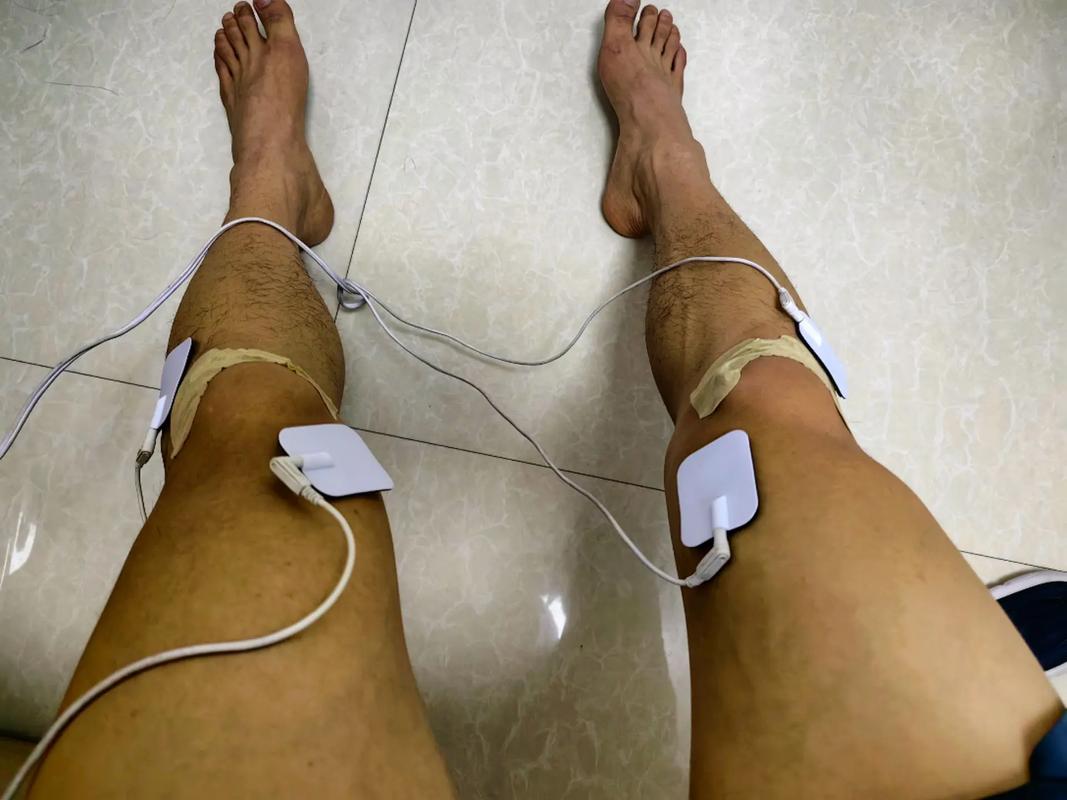 远离伤病！阿尔瓦拉多腿部受伤返回更衣室