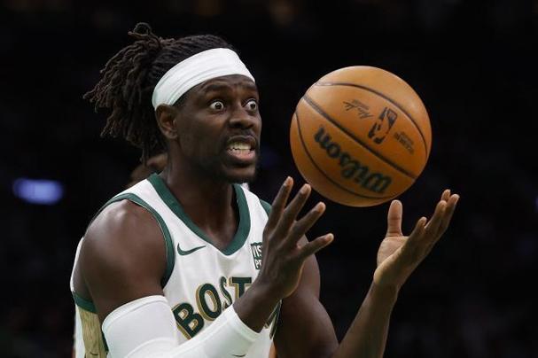 比卢普斯谈季前赛：霍勒迪首战下半场不打 期间或会尝试不同先发