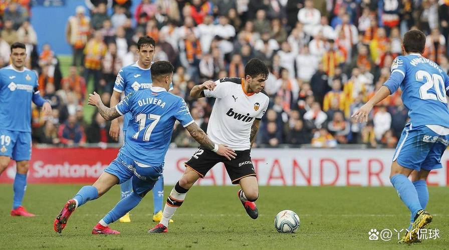 瓦伦西亚致敬阿尔巴:3年110场比赛,他在这里完成西甲首秀