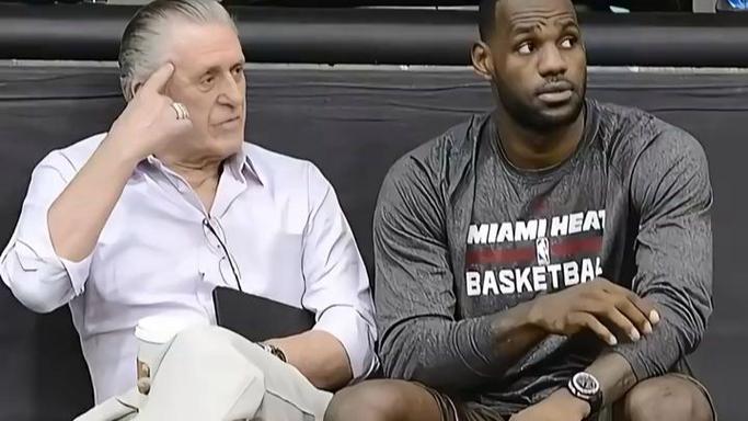 杨毅：老詹在热火是呼风唤雨&斯波也得看他脸色 也就莱利不惯着他