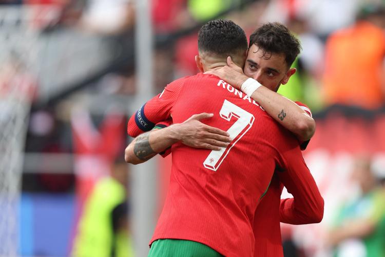 葡萄牙vs爱尔兰首发：C罗、维蒂尼亚、B费出战