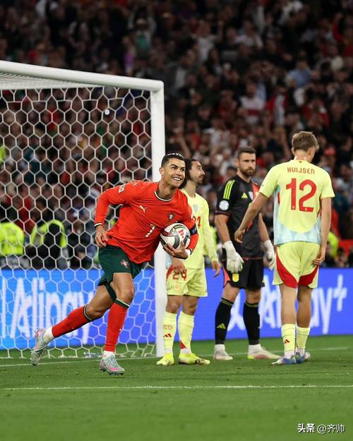 C罗失点！葡萄牙获得点球，C罗主罚中路被凯莱赫用脚挡出