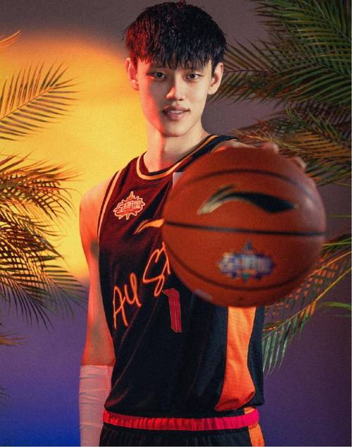 京媒：曾凡博两场比赛未能得分 以双向合同留在NBA的前景并不乐观