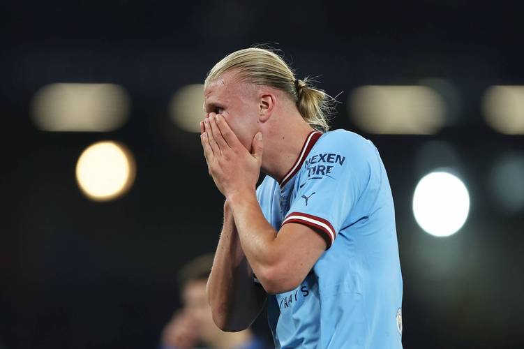 泰晤士:斯通斯因伤病困扰曾一度打算退役 他是英格兰的后防基石