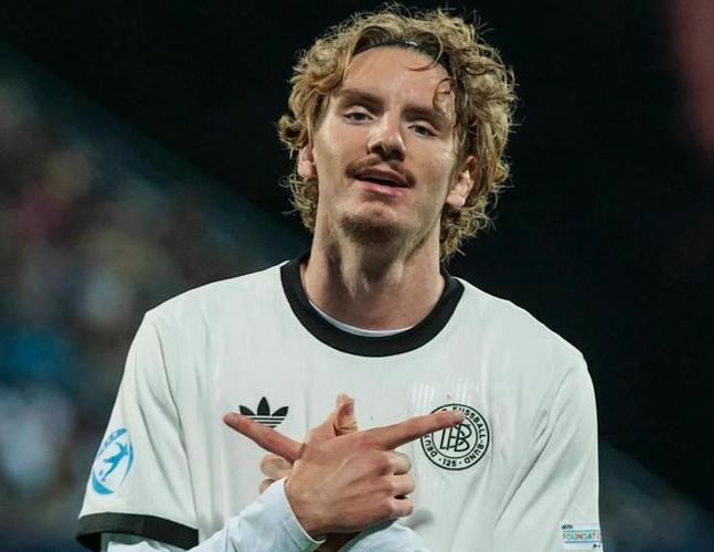 国家队首球！沃尔特马德头球抢点破门近5场4球，德国1-0领先