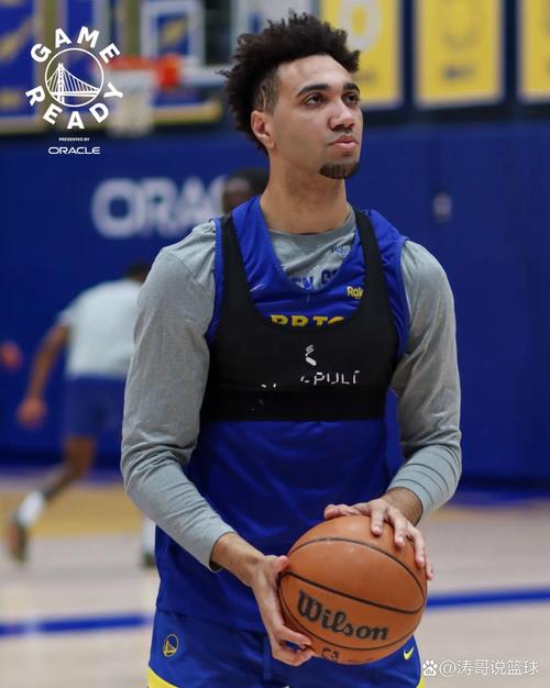 队记：卡马拉因膝盖酸痛缺席训练 明天对阵勇士是否出战未确定