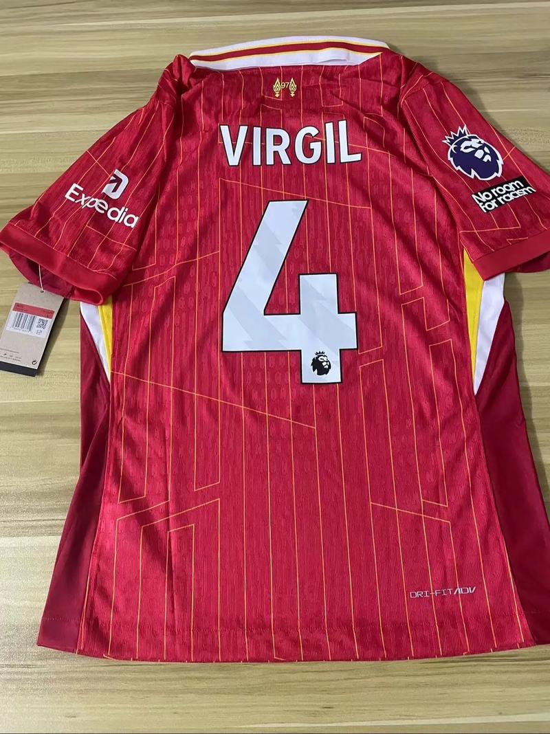 官方：曼联客战利物浦将穿白色客场球衣，是本赛季首次