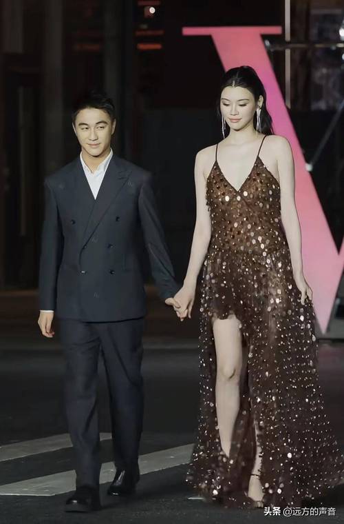 奚梦瑶逆天大长腿夺目!绿军小老板何猷君晒与“表弟”西蒙斯合影