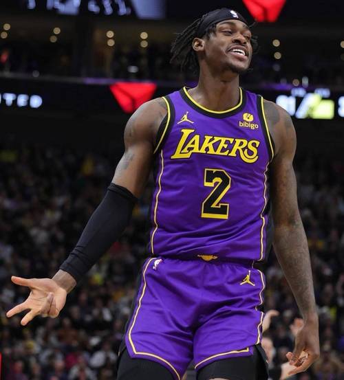 范德比尔特:第三节开局也很重要 下半场的首发得提前回场内热身