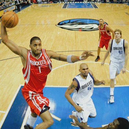 虾仁猪心！赛后采访切特秀出冠军戒指 旁边站着安东尼/卡特/麦迪