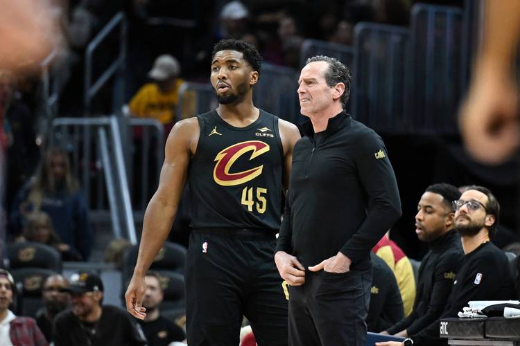 米切尔下半场0分！阿特金森：他没受伤 他跟我说他没事