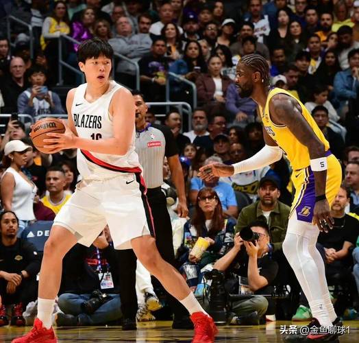 这能对吗？锡安全场0篮板 9中4拿11分2助1断1帽