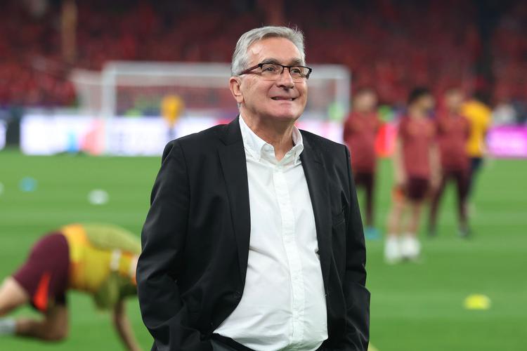 记者:忽然本土主帅就成为主要候选人,说明整个选帅程序都是作秀