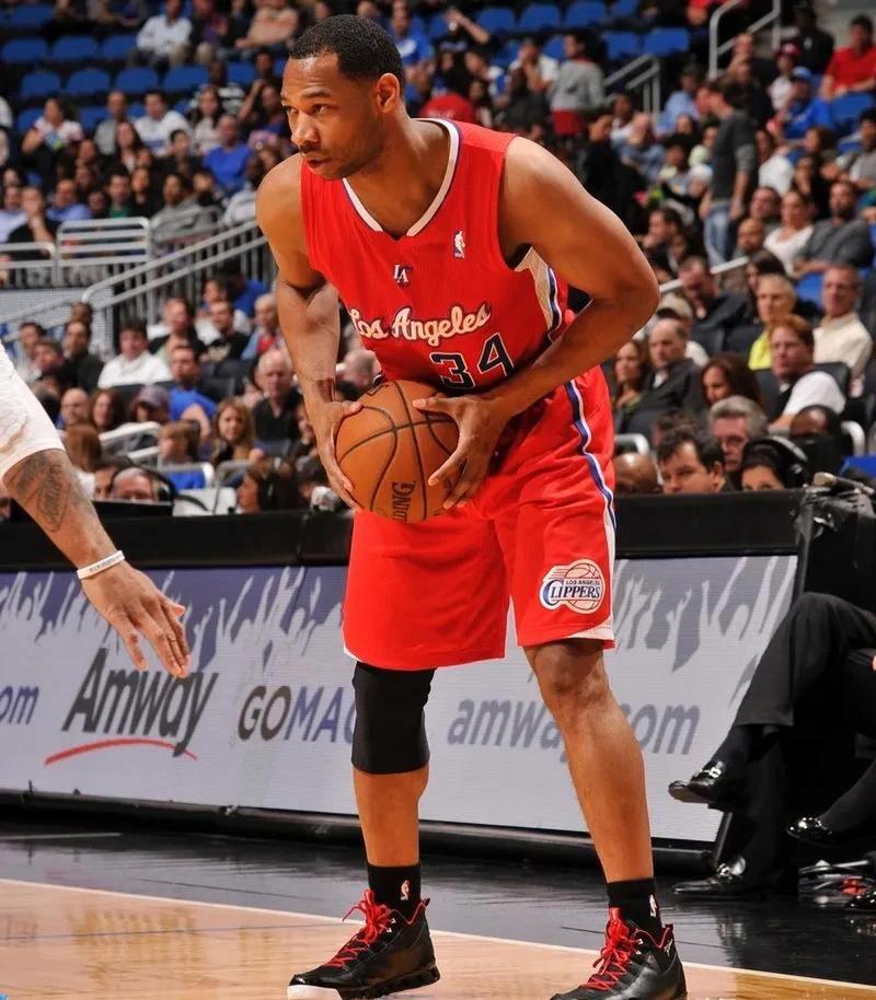 威利-格林：我和管理层每天都在交流 大家态度相同我们会继续努力