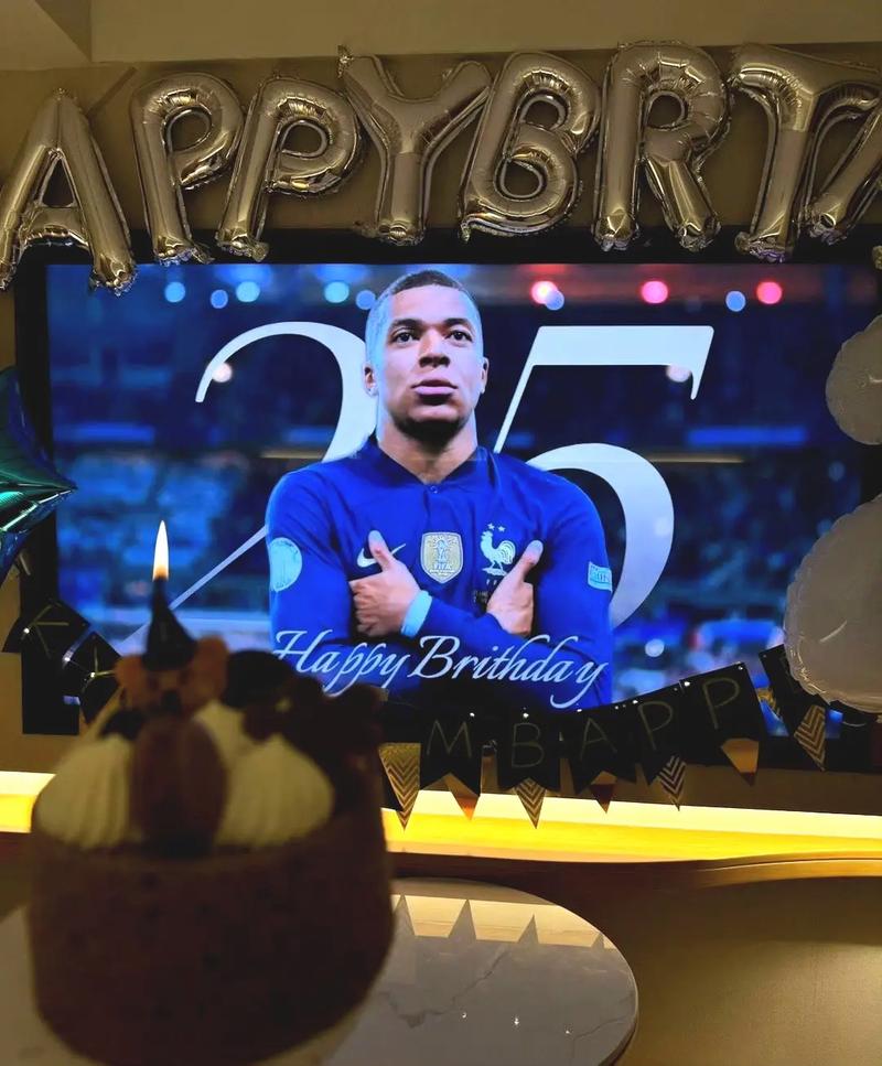 阿什拉夫迎来27岁生日，姆巴佩社媒晒合照：祝我的兄弟生日快乐