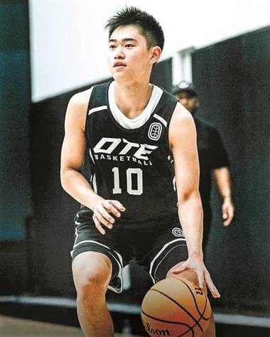 媒体人:赵维伦组织进攻的能力完全没问题 但受限于身材