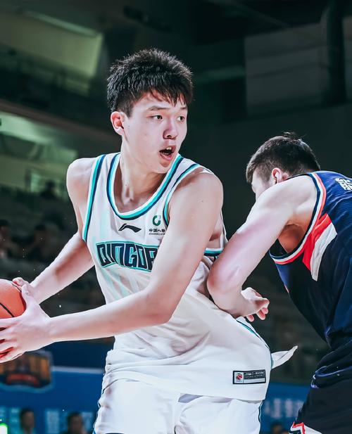 里斯:杨瀚森正努力学习很多东西 他训练非常刻苦&表现很出色