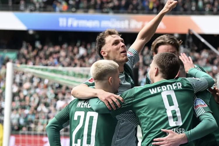 多特蒙德vs斯图加特首发：吉拉西、小贝林首发，施洛特贝克出战