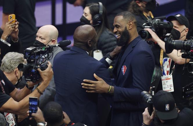 韦德：乔丹是我看过最伟大的球员 而詹姆斯是我见过最伟大的球员