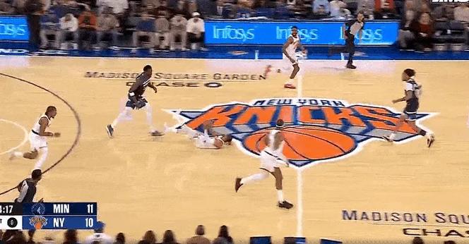 真不是故意🤣！三球欲单手送妙传 但结结实实砸了布伦森脑袋