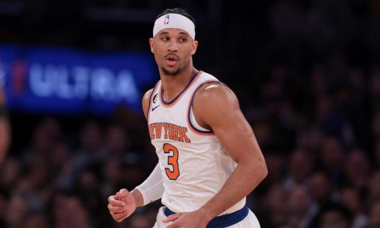 尼克斯首发五虎皆上双&半场领先黄蜂25分 哈特19+4+4 三球8中2