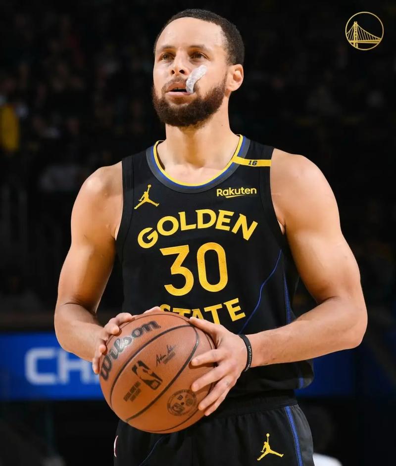 这都能搞错？勇士队医更正：库里受伤的是左腿不是右腿