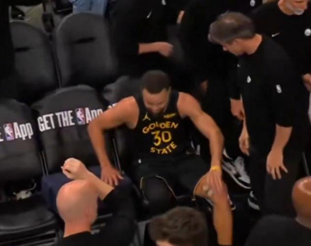 库里绕掩护撞到申京后一瘸一拐 随后仍然发力拼抢篮板&参与进攻