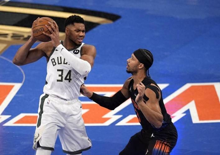 半场战报-雄鹿领先尼克斯1分 字母哥复出16+10 布伦森15分