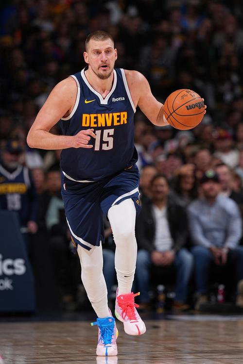 打得跟玩一样！约基奇半场7中5高效砍下10分4板6助