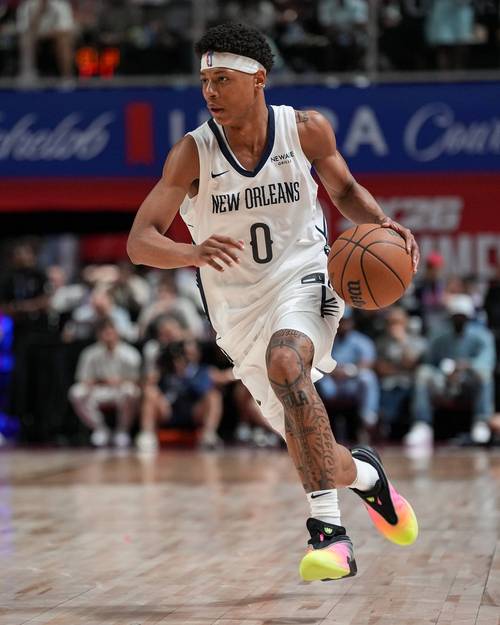 解说：鹈鹕的伤病相当严重 勇士打对手前44分钟难解难分